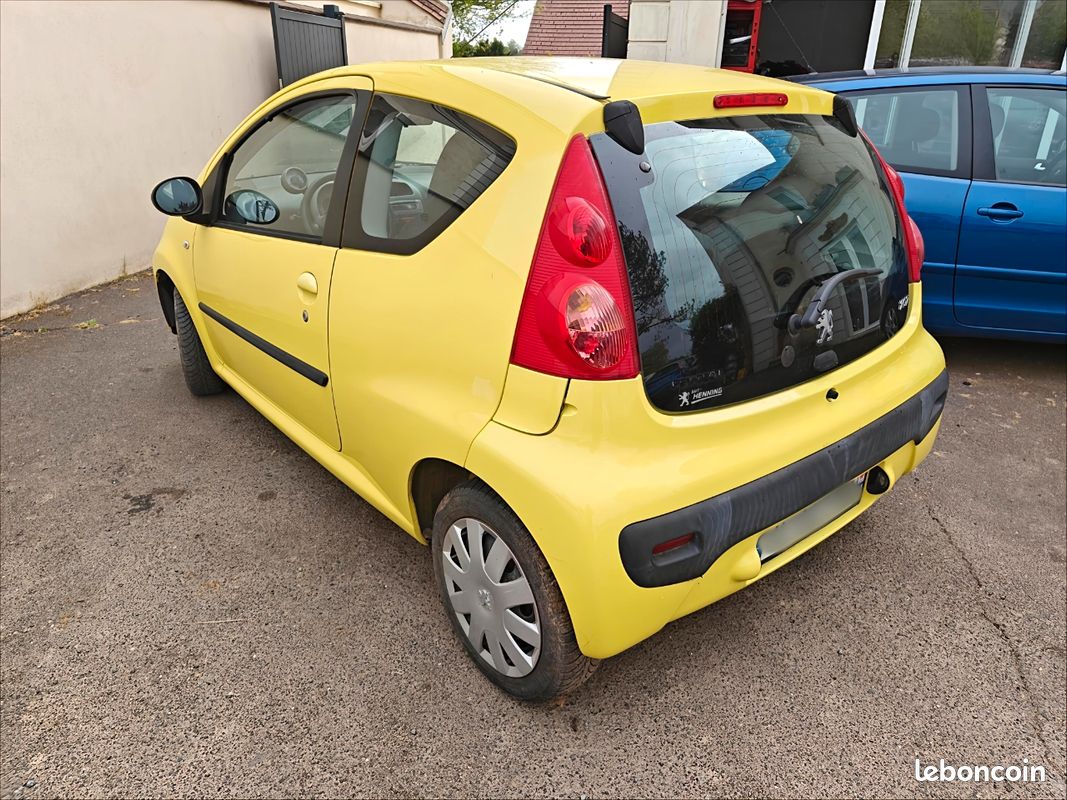 Peugeot 107 1.0 68cv automatique (image 3)