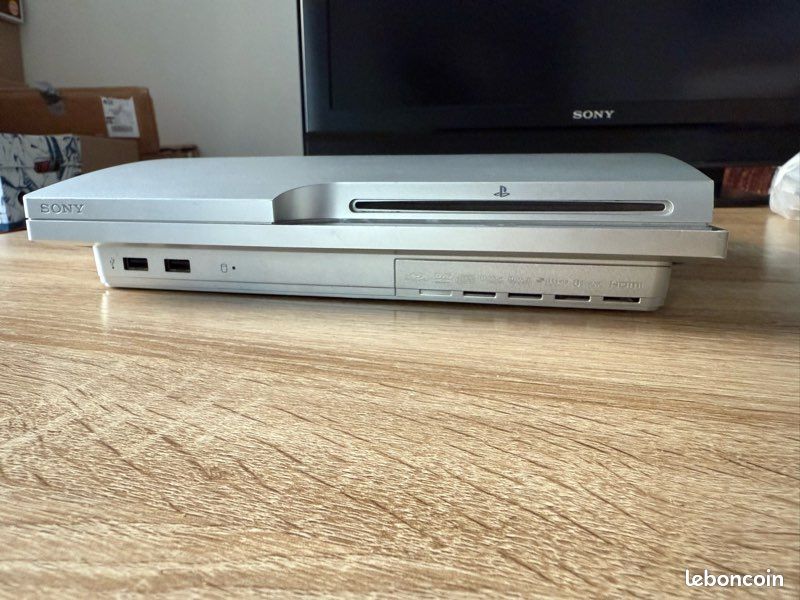 PlayStation 3 Slim Silver – Édition spéciale + 2 manettes officielles (image 13)