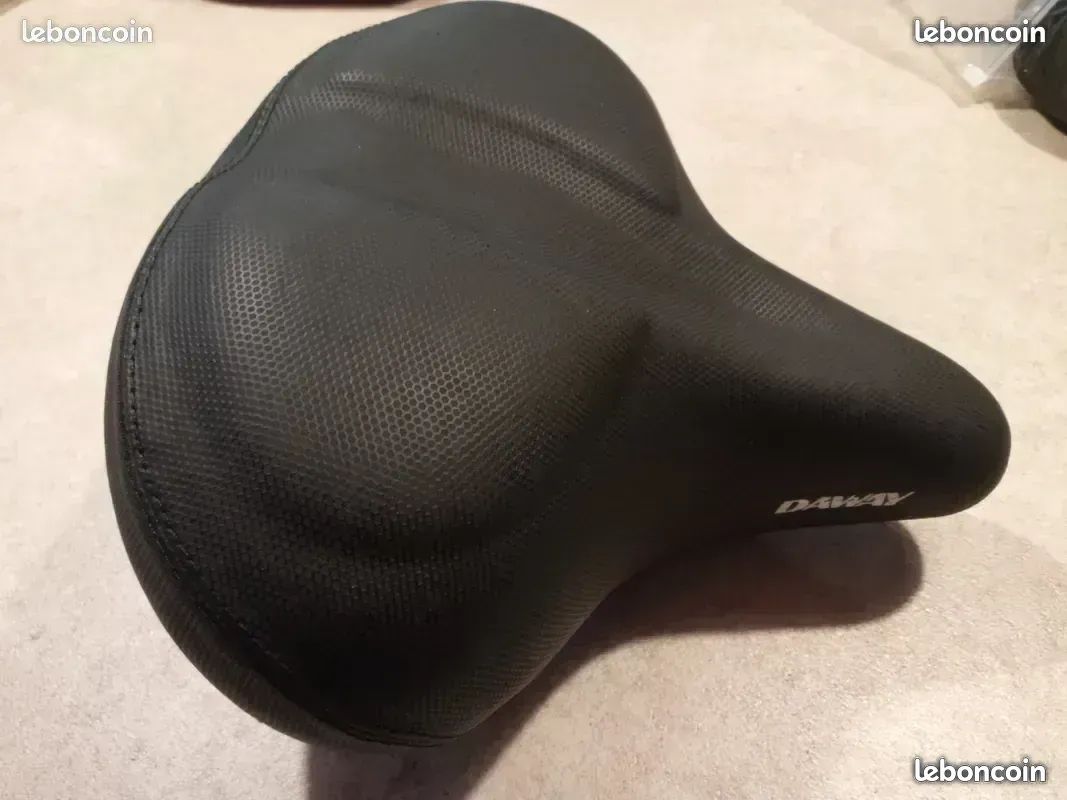 Selle De Vélo DAWAY C40 Surdimensionnée Ultra Confortable - Mousse Mémoire De Forme - Pour Homme, Femme, Peloton, VTT, Cruiser
