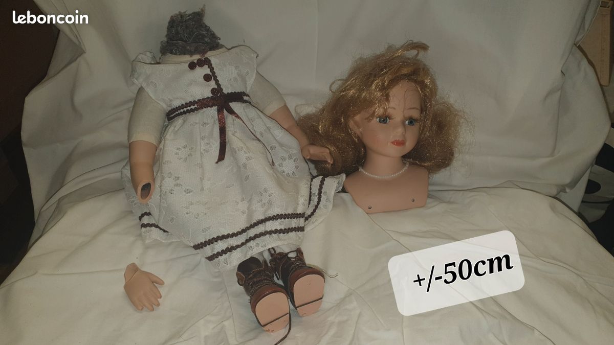 Poupée en porcelaine de collection ''Bal à Venise'', modèle Julia