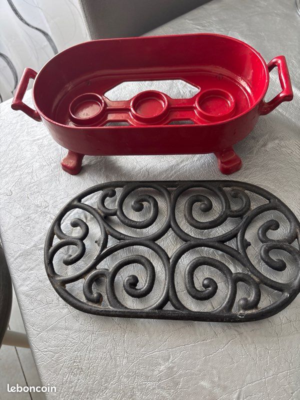 Ancien Chauffe Plat Staub En Fonte Émaillée Rouge Bougies
