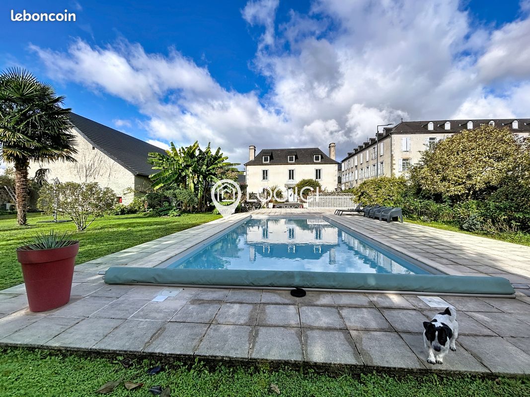 Maison 7 pièces 280 m² · à Igon · 280 m² · 549 000 €