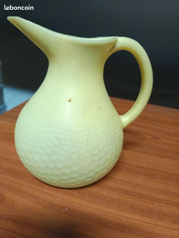Pichet jaune en plastique vintage (image 5)