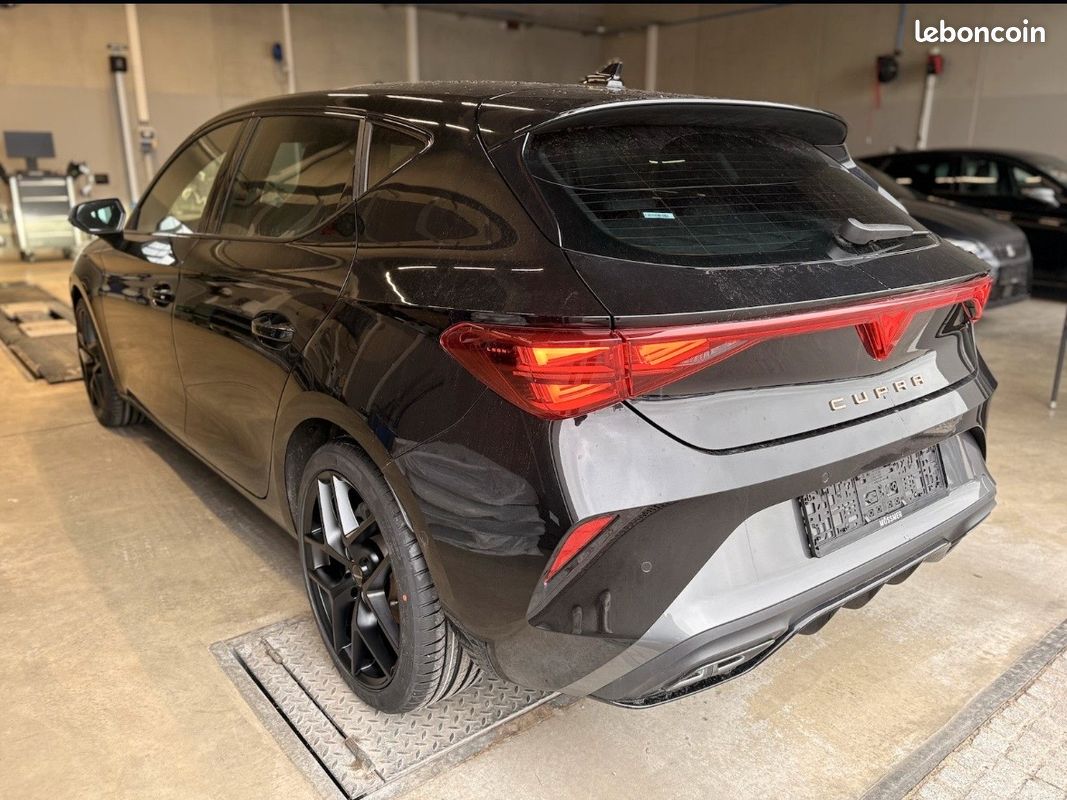 CUPRA Leon 1.5 eTSI Hybrid 150ch V Pure Performance DSG7 Pano/ Memoire (image 2)
