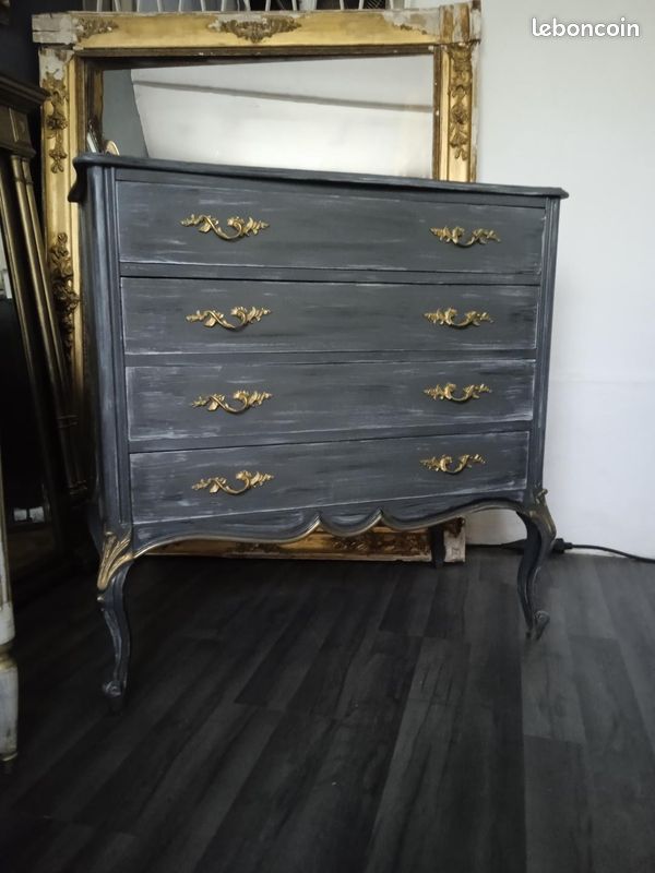 Commode patinée style Louis XV (image 1)