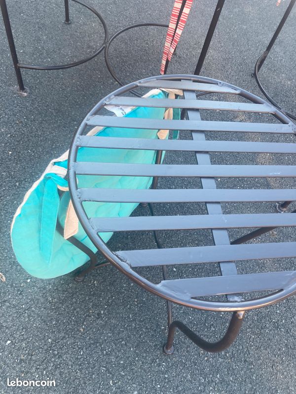2 belles chaises fer forgé + 2 poufs (image 5)