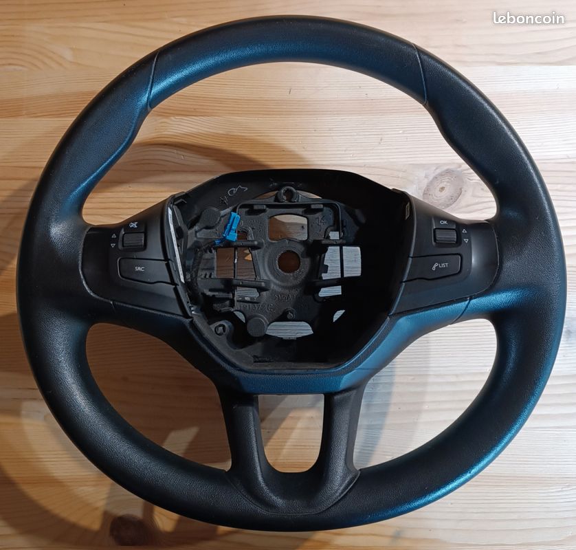 Pour peugeot 208 volant de direction peugeot 208 1 Citroën C3 II 2 bon etat voir photos (image 1)