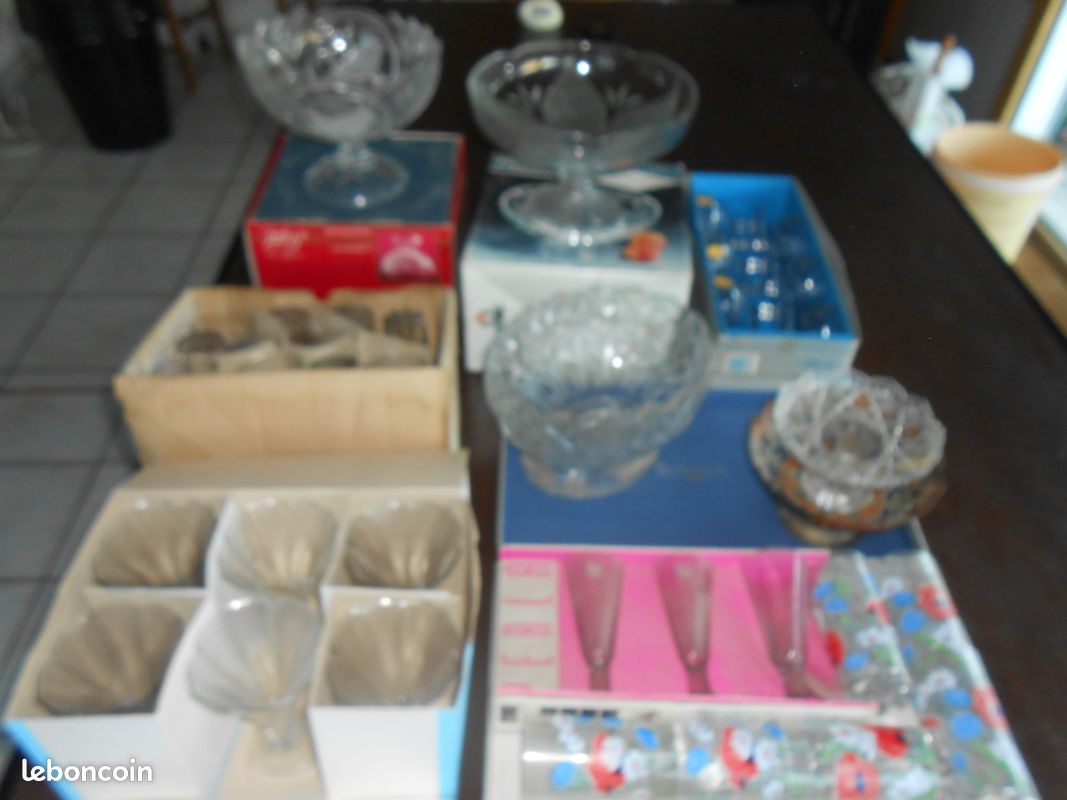 LOT de SALADIERS + VERRES + COUPES...... (image 2)