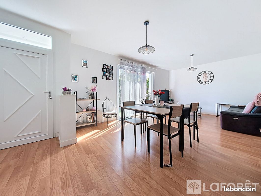 Maison 6 pièces 146 m² · à Chemillé-en-Anjou · 146 m² · 150 000 €