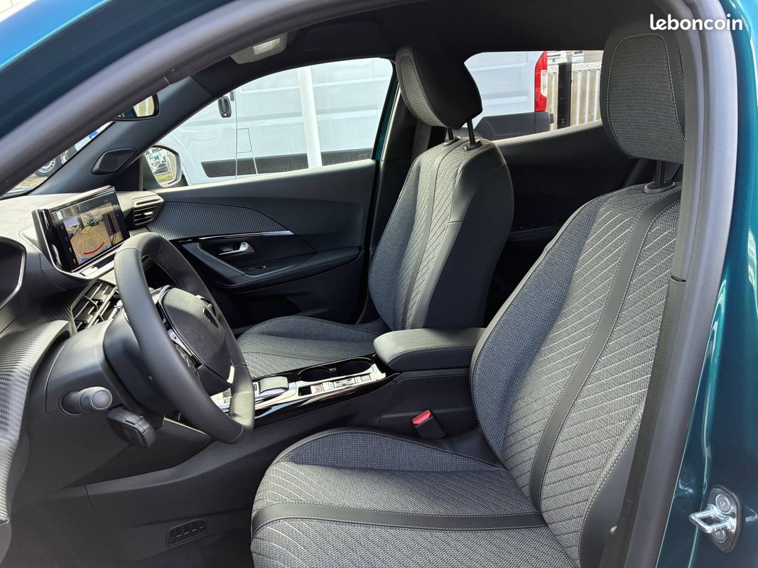 PEUGEOT 2008 Hybrid 110 e-DCS6 Allure (image 5)