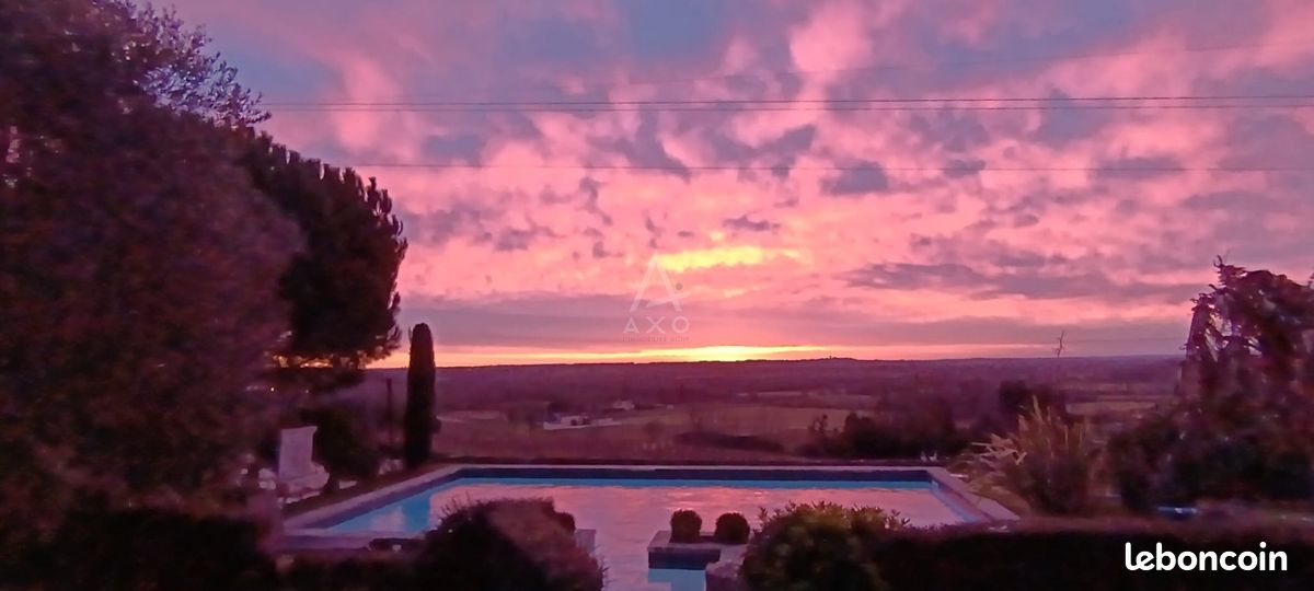 Maison 6 pièces 332 m² · à Bourg · 332 m² · 759 900 €