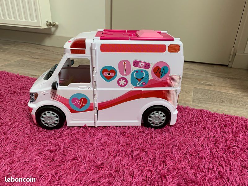 Camion médical Barbie (image 1)
