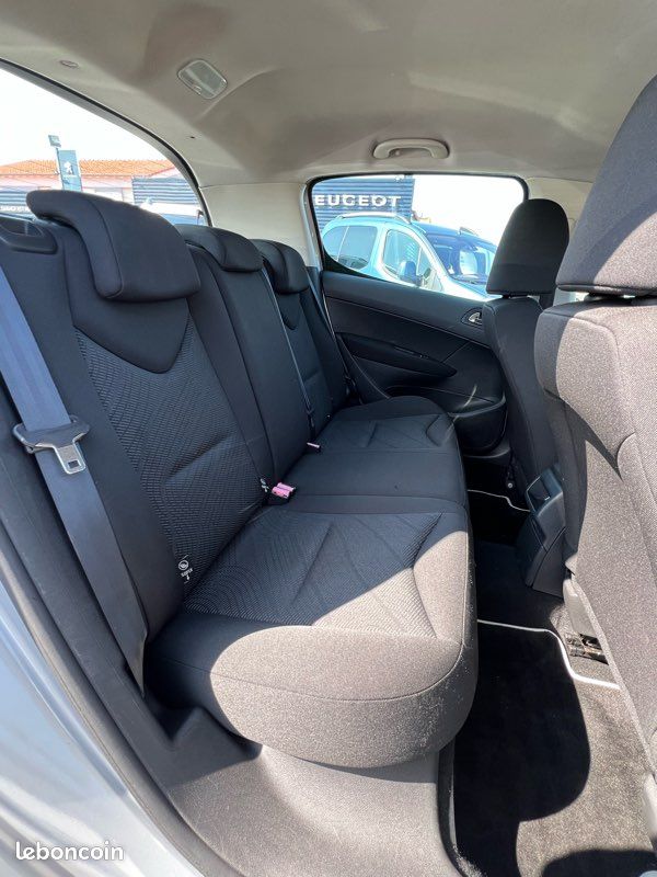 Peugeot 308 1.6 HDi 110ch Urban Move 1er main (image 10)