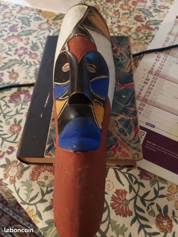 Masque africain en bois (image 1)