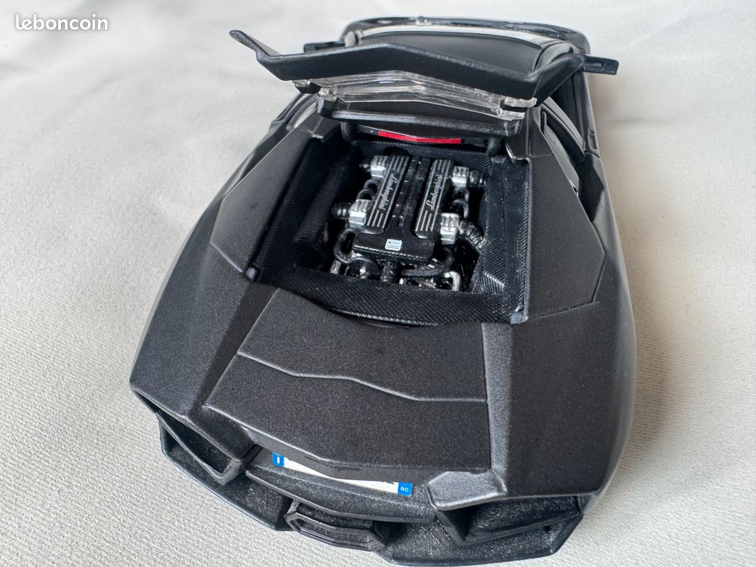 Lamborghini Reventón Bburago à l’échelle 1/24 (image 8)