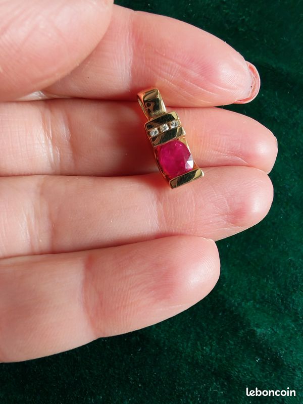 Pendentif plaqué or 18K diamants et rubis synthétique (image 1)