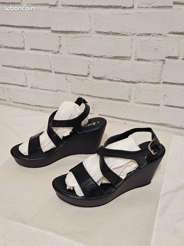 Eram Sandale Compense Blanche Sandales Cuir Noir à Talons