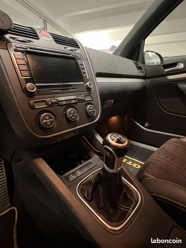 VOLKSWAGEN Golf GTI Edition PIRELLI 2.0L 235 ch - 2008 - 158 000 km - SUIVI COMPLET - MODELE RARE - REGULATEUR - PHARES LED - ALARME (image 13)