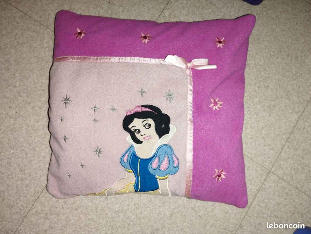 Coussin Disney princesses blanche neige (image 1)