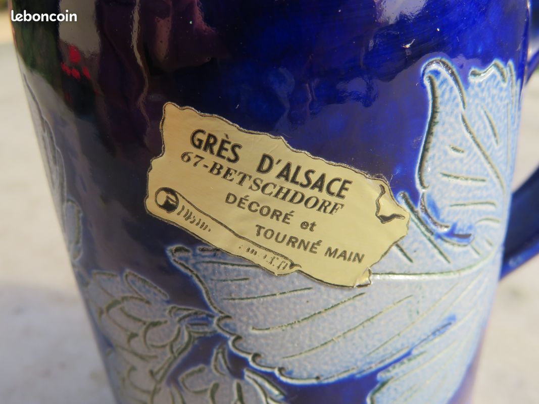 VINTAGE - Ancienne grande chope a bière/Mug en grès au sel d'Alsace à décor floral sur fond bleu cobalt vernissé - Alsace (Vers 1950) (image 2)