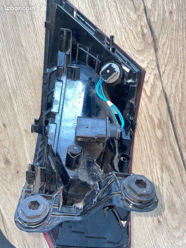 Feu Arrière Droit sur Aile pour Golf 7 (image 3)