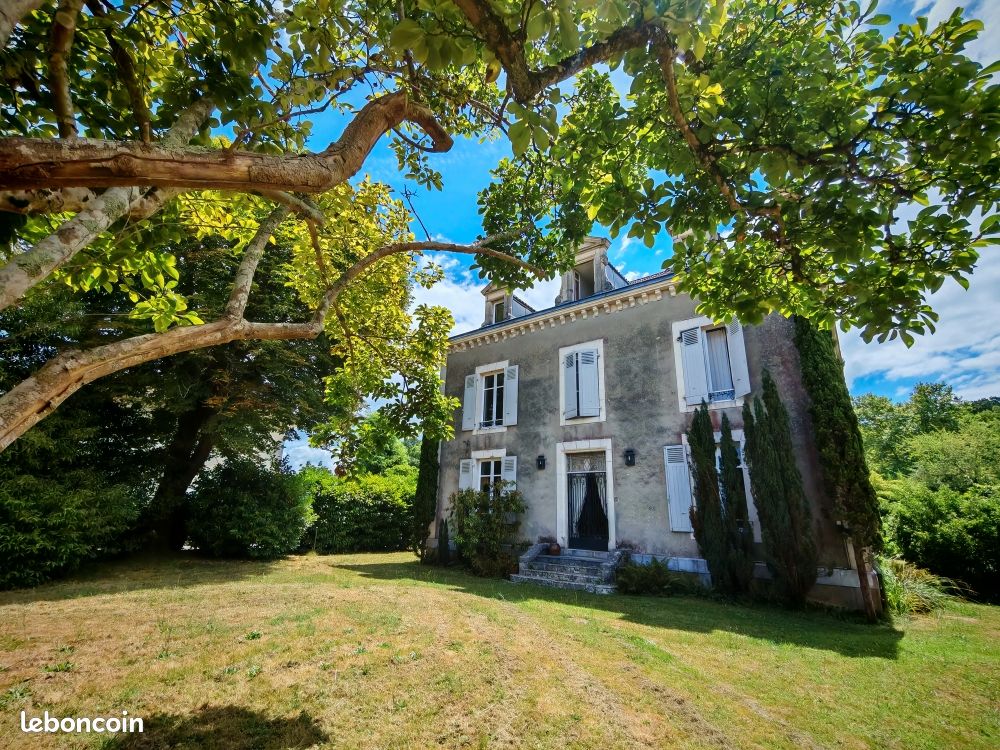 Maison 10 pièces 376 m² · à Pouillon · 376 m² · 365 000 €