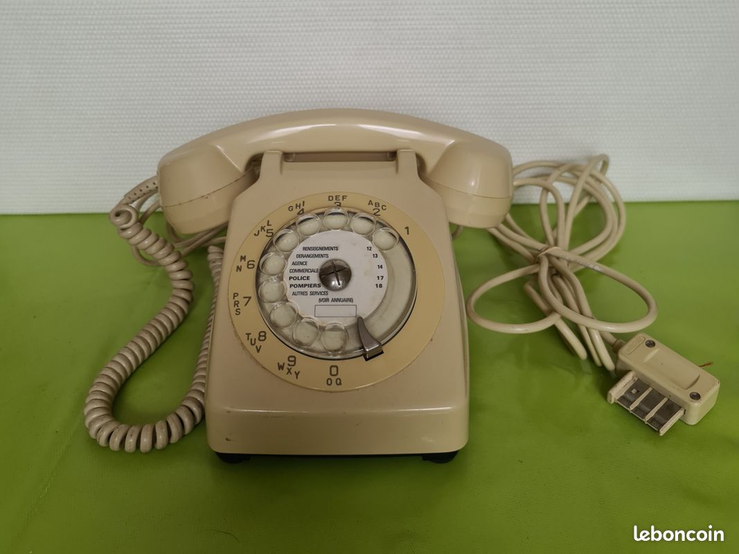 Téléphone cadran Socotel S63 PTT - 1979 blanc combiné écoute réglable Téléphone cadran Socotel S63 PTT - 1979 blanc combiné écoute réglable
