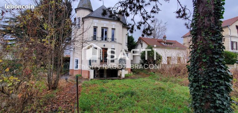 Maison 10 pièces 165 m²