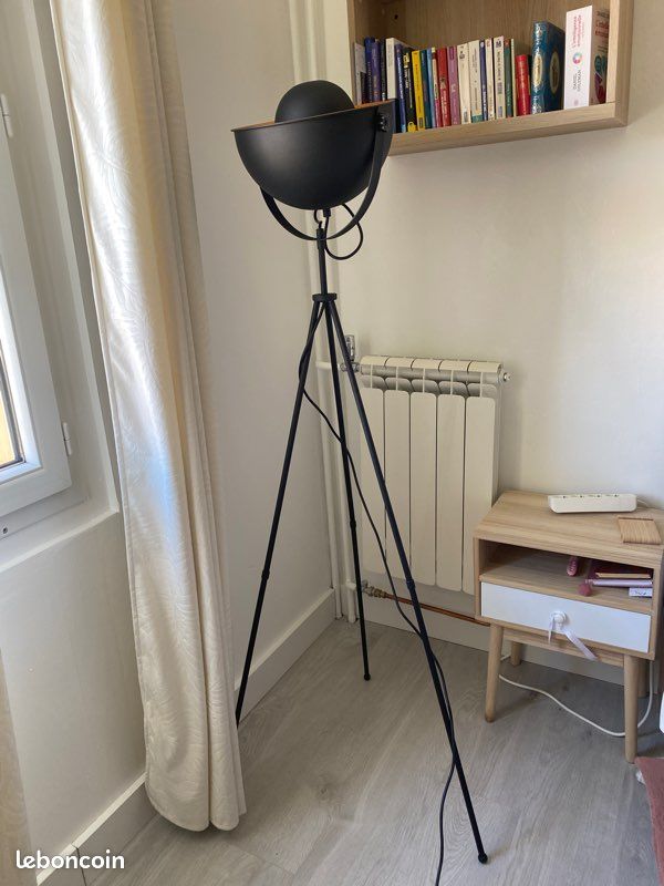 Lampadaire trépied industriel / projecteur – lumière chaude – 1m62 (image 3)