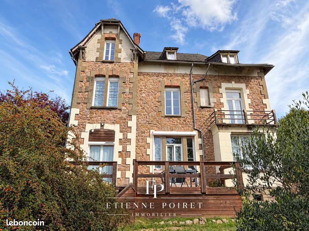 Maison 11 pièces 180 m² · à Marcillac-la-Croisille · 180 m² · 227 900 €