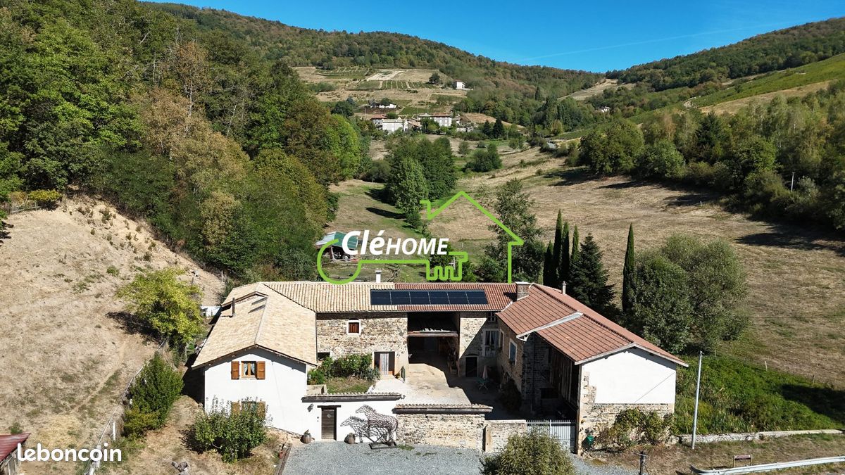 Maison 6 pièces 156 m² · à Quincié-en-Beaujolais · 156 m² · 545 000 €