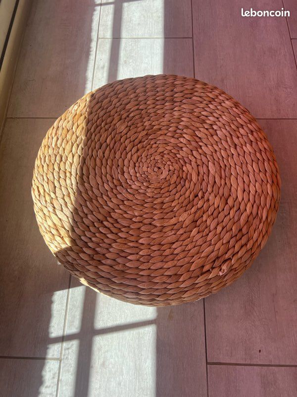 Pouf style rotin (image 1)