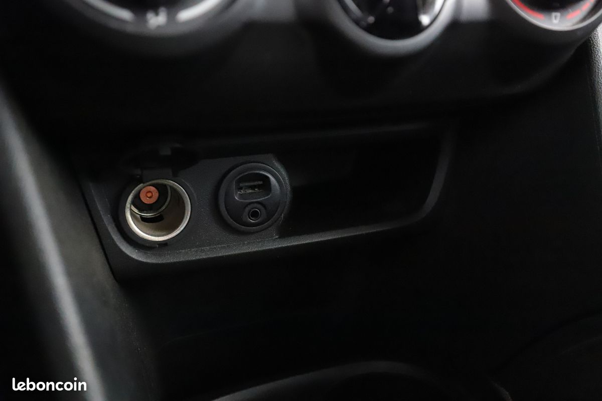 Peugeot 208 1.2 PureTech Active ETG5 5P 82 ch (image 25)