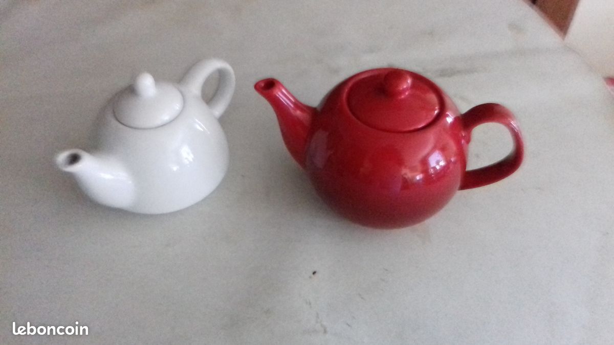 Theieres rouges et blanche (image 1)
