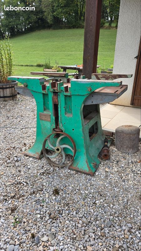 Pied de machine en fonte (image 1)
