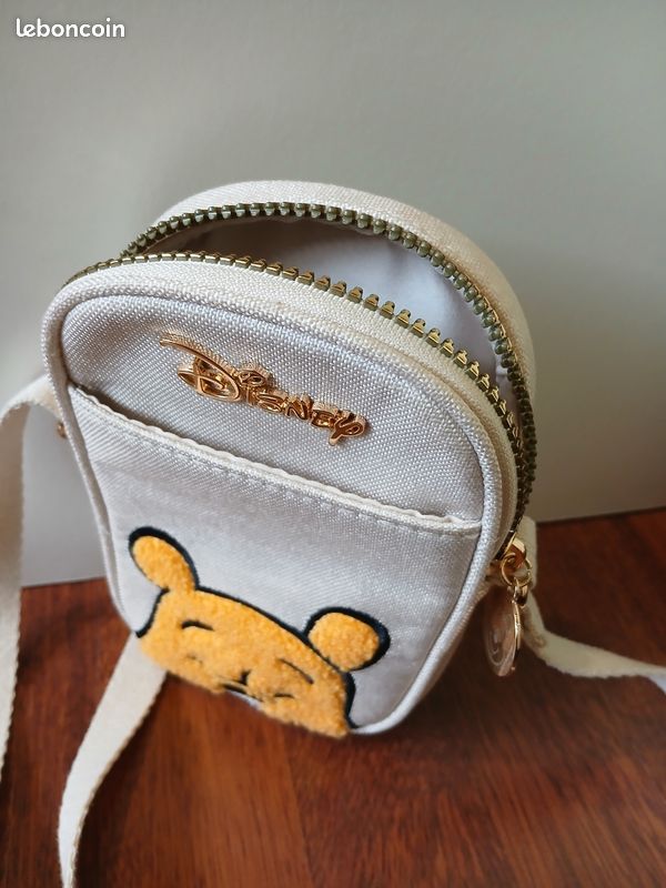 Lot sacs Winnie L'ourson : une trousse de toilettes et une pochette bandoulière (image 5)