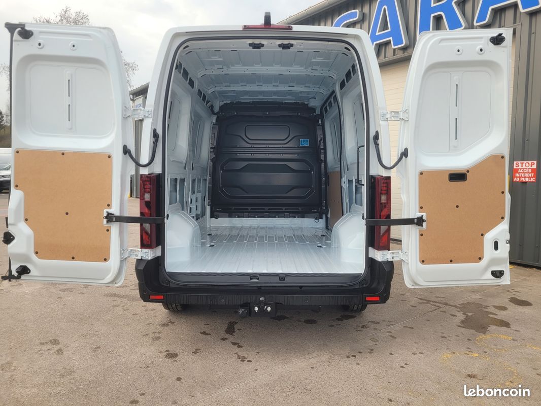 RENAULT MASTER IV L2H2 TRACTION FOURGON 2.0 Blue DCI 130 ADVANCE 03 PLACES NEUF avec CROCHET D’ATTELAGE + CAMÉRA DE RECUL + RADARS ARRIERE + ROUE DE SECOURS + SELLERIE SKAÏ ( Prix de Vente 28 990 HT ) (image 7)