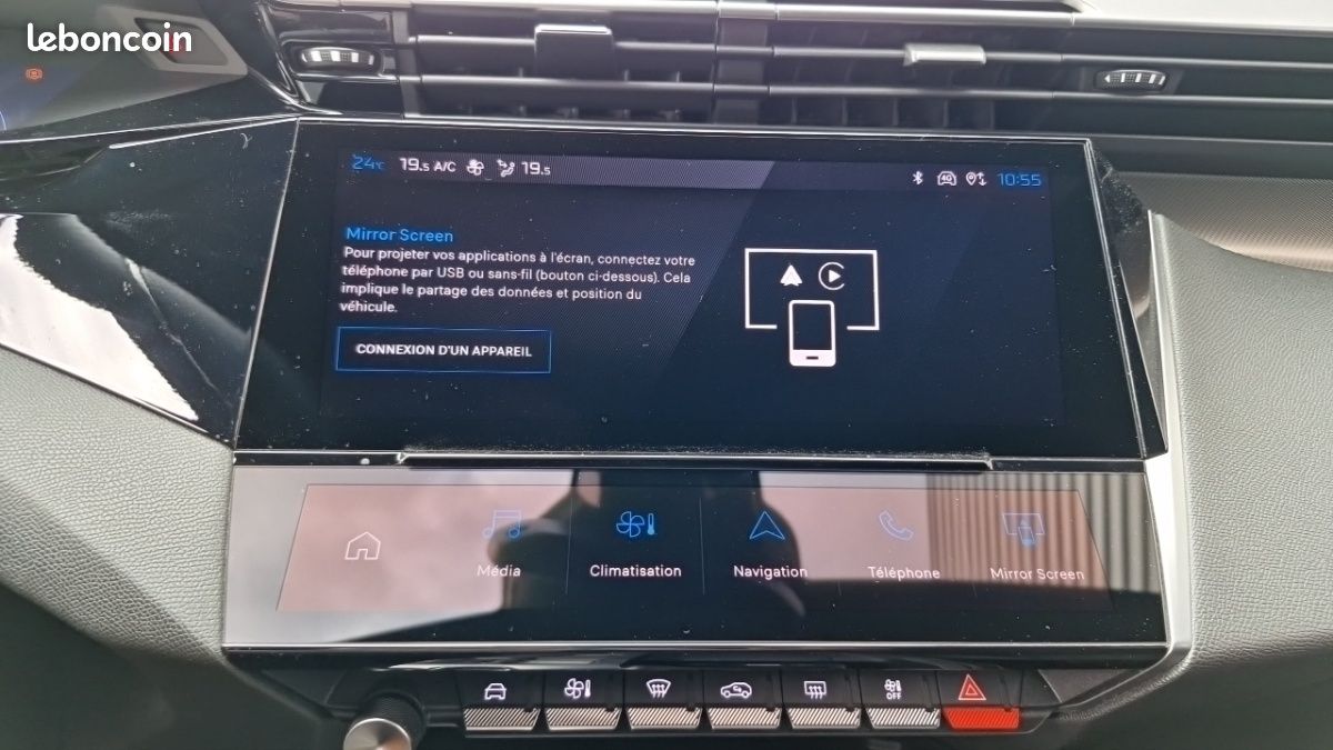 Peugeot 308 PHEV 225 E-EAT8 GT (image 18)