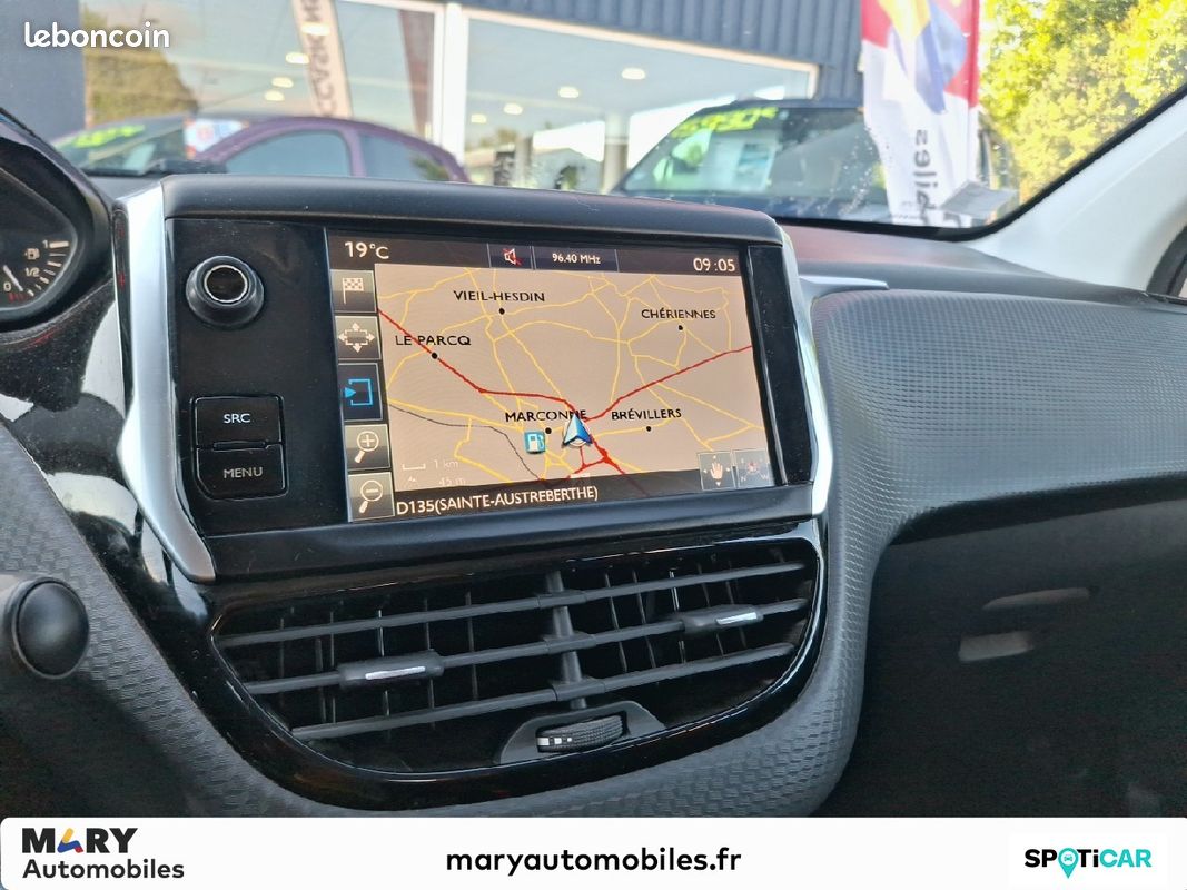 PEUGEOT 208 1.2 PureTech 110ch S&S BVM5 Allure (image 12)