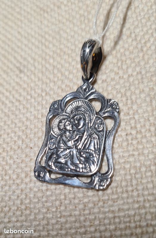 Pendentif Cigogne en argent, pavage de marcasites, et perle