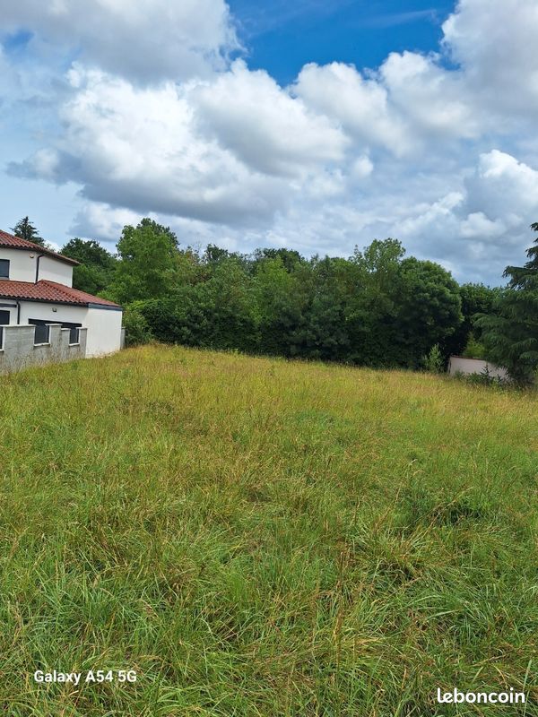 Terrain 593 M2 Saint Maurice de Gourdans · à Saint-Maurice-de-Gourdans · 148 000 €