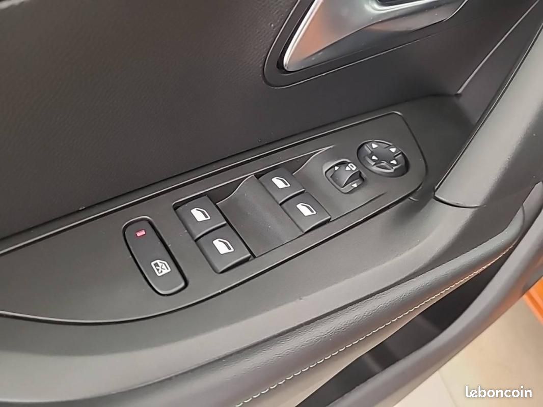 Peugeot 2008 BlueHDi 130 S&S EAT8 - Allure (image 26)