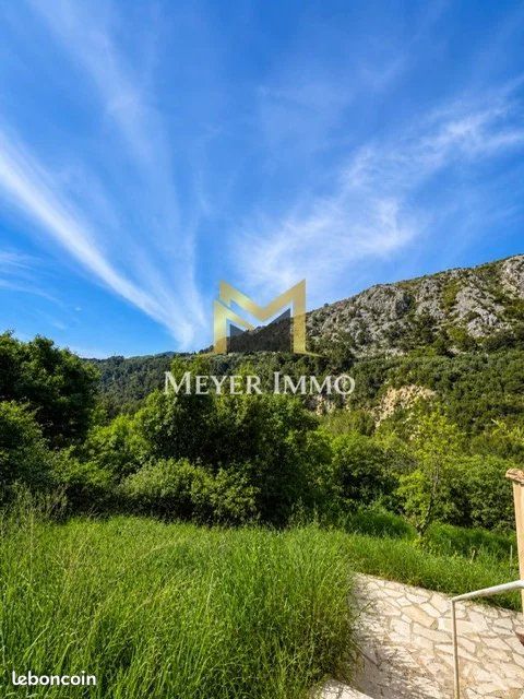 Local commercial 10 pièces 185 m² · à La Trinité · 185 m² · 1 200 000 €