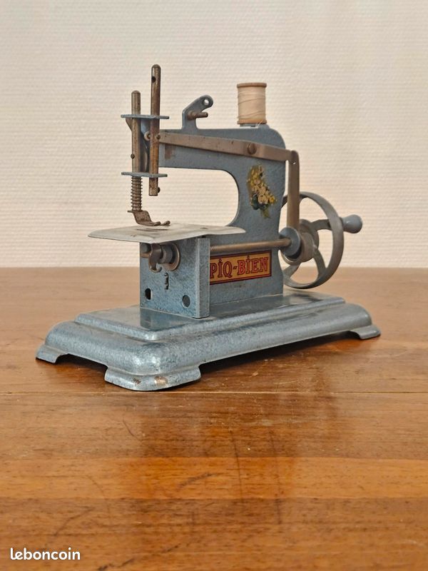 Machine à Coudre Jouet En Tôle – Vintage – Occasion