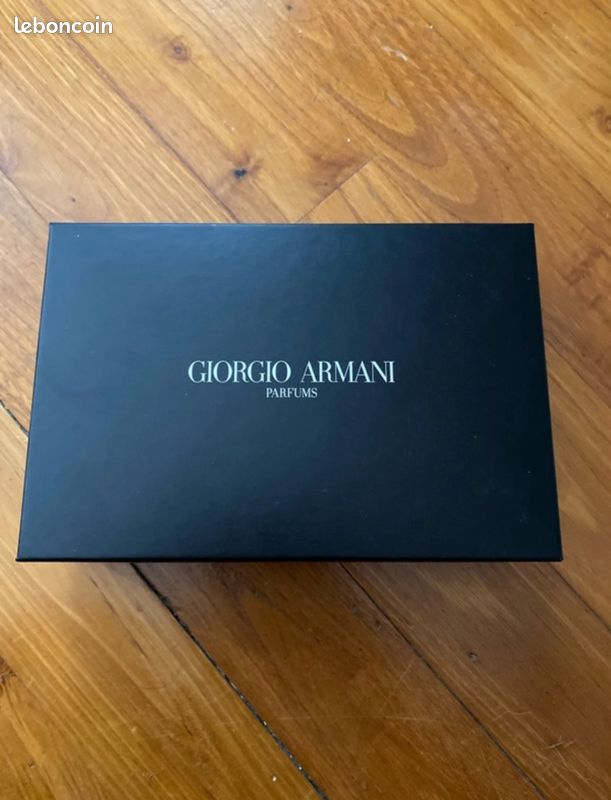 Pochette Giorgio Armani (image 1)