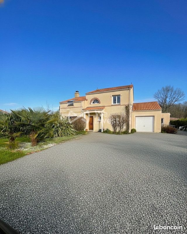 Maison 12 pièces 254 m² · à La Chevrolière · 254 m² · 442 900 €