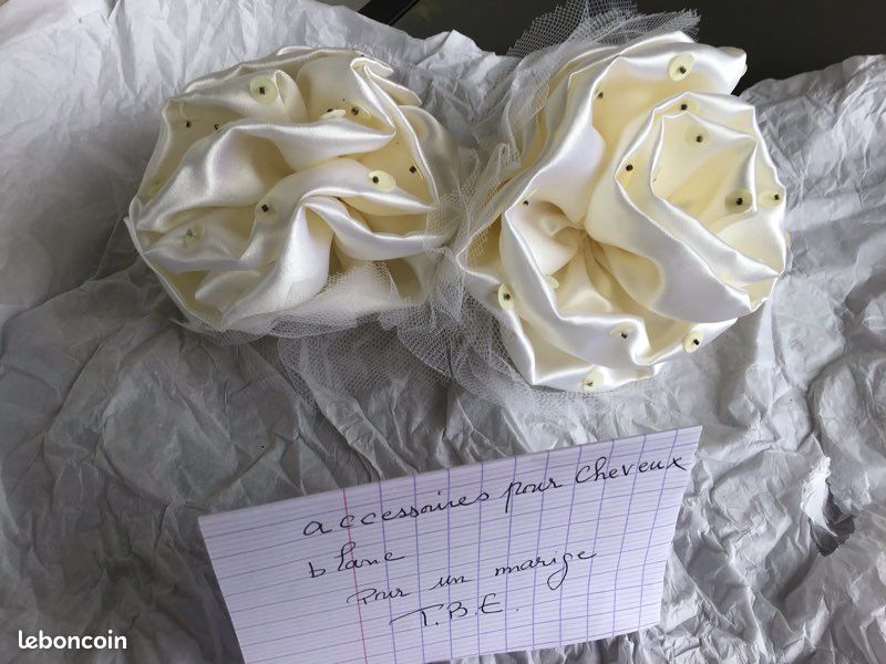 Trois accessoires deux pour les cheveux presque neuf et une boîte à bijoux maison du monde (image 1)