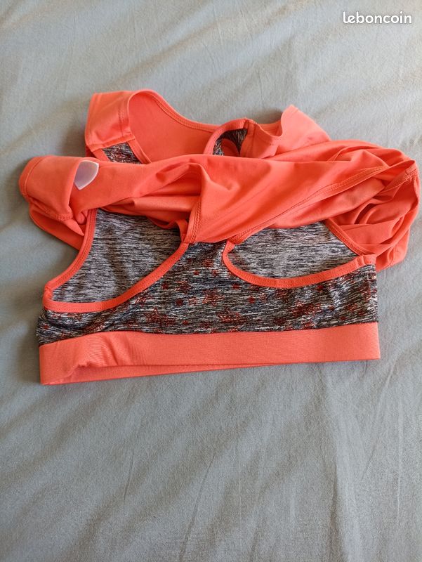 Ensemble jogging+ débardeur sport 10 ans (image 5)