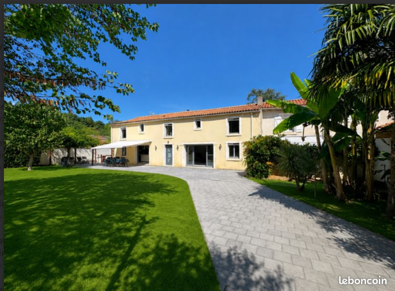 Maison 6 pièces 190 m² · à Fontenay-le-Comte · 190 m² · 379 500 €