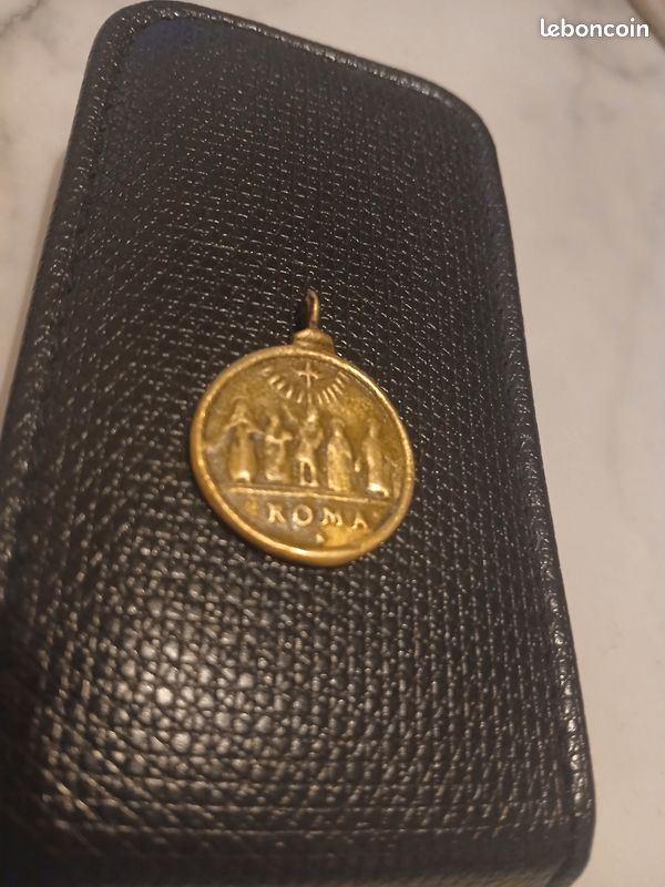Médaille Religieuse Ancienne, Diocèse De La Rochelle & Saintes (17), Aluminium